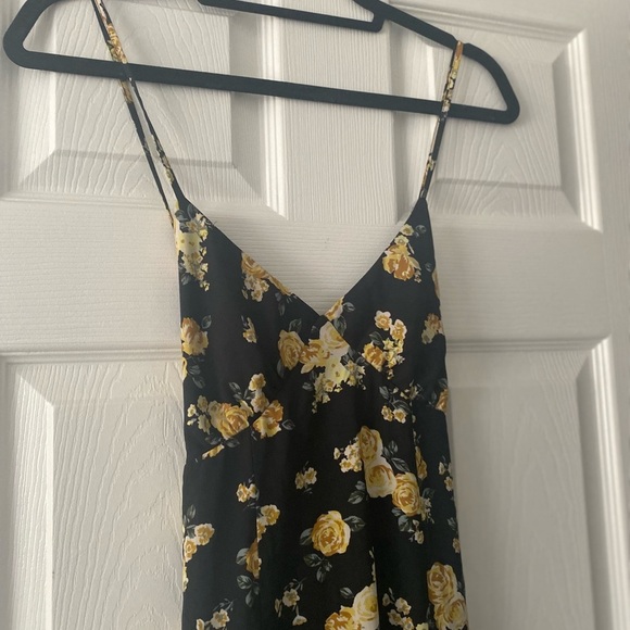 Double Slit Floral dress - Picture 2 of 7